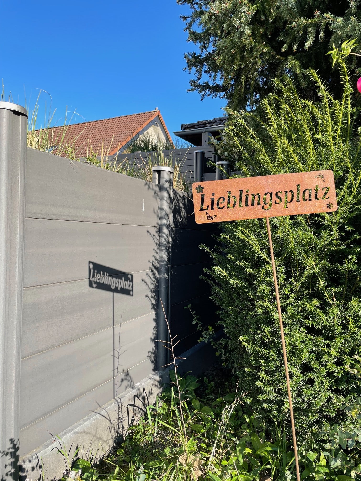 Ein Schild mit der Aufschrift 
